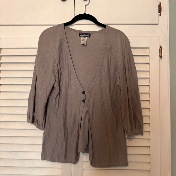 Patagonia Sweaters - Patagonia Women's Medium Gray Knit cardigan with black buttons